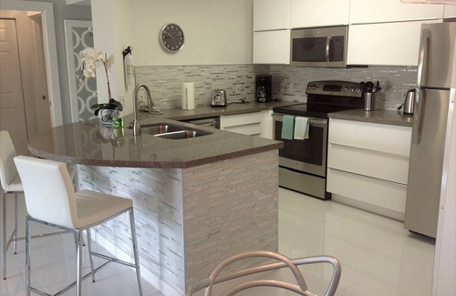 Aventura Apartment | The Yacht Club at Aventura Luxury 1 bed/1 Bath Pool View Fits 4 People