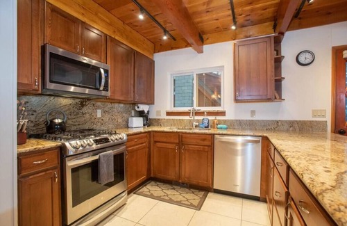 Brockway Cabin | The Yacht St. Hideaway - Walk 2 Kings Beach