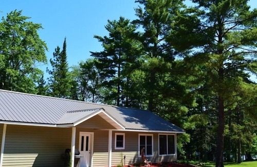 Washburn Cabin | The yellow Cabin @ Bodin's resort