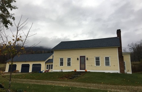 Mendon House | The Yellow Farmhouse (9 miles from Killington K-1 Lodge and 3 miles From Pico)