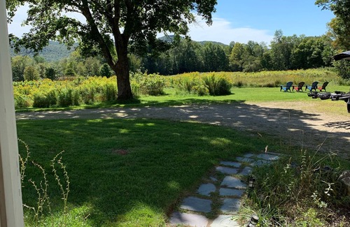 Mendon House | The Yellow Farmhouse (9 miles from Killington K-1 Lodge and 3 miles From Pico)