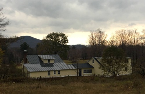 Mendon House | The Yellow Farmhouse (9 miles from Killington K-1 Lodge and 3 miles From Pico)