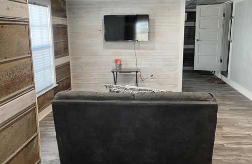 Mason Apartment | The Yellow Rose, Near the Square, Renovated & in the Heart of the Hill Country