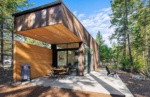 Lakeside Cabin | The Yellowstone at Stoner Creek Cabins