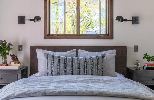 Emigrant House | The Yellowstone River, the beautiful Cutbow Suite and You