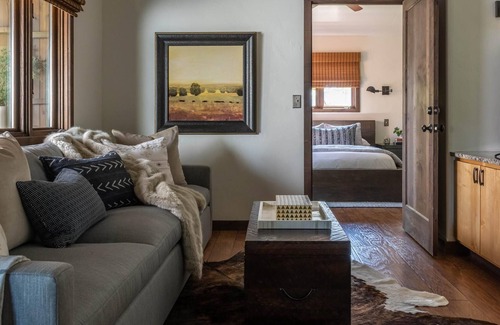 Emigrant House | The Yellowstone River, the beautiful Cutbow Suite and You