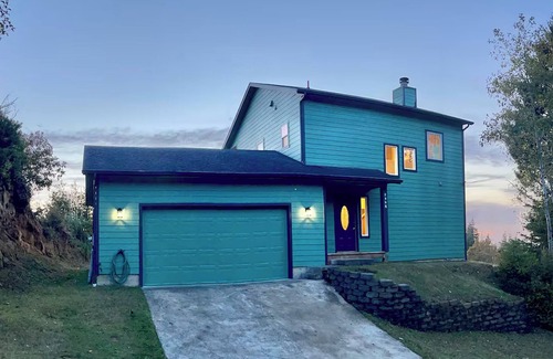 Port Orford House | The Yeti Ohana - fun, solitude & ocean views.