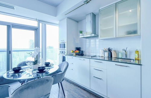 Toronto Entertainment District Apartment | The York Suites