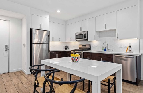 Carthay Circle Condo | The Zebra One-Bedroom Suite