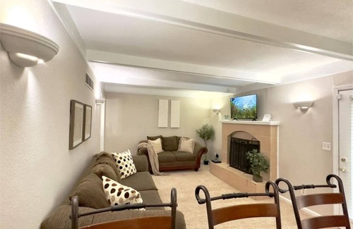 South Kansas City House | The Zen Den 3 BD 2 Bath Parking WiFi