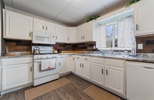 Billings Park House | The Zen Den - A charming 3-bedroom house in Superior/Duluth