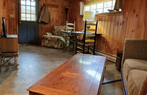 Highlands House | The Zen Den on Loma Linda Farm nLocation and Comfort, Highlands