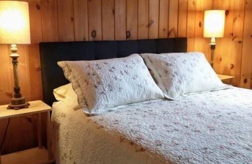 Highlands House | The Zen Den on Loma Linda Farm nLocation and Comfort, Highlands
