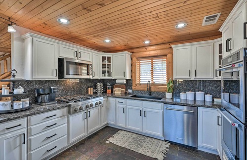 Valley Springs Cabin | Theater + Scenic Views: Valley Springs Cabin!