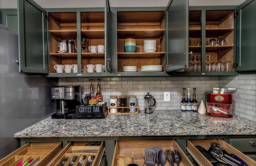 Asheville House | Theater-Speakeasy-Arcade-Games-Hot Tub-Dogs ok- near downtown and Biltmore