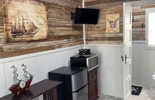 Thackerville Cabin | Theme cabins on wooded lot 1 mile 1/4 from Winn star casino