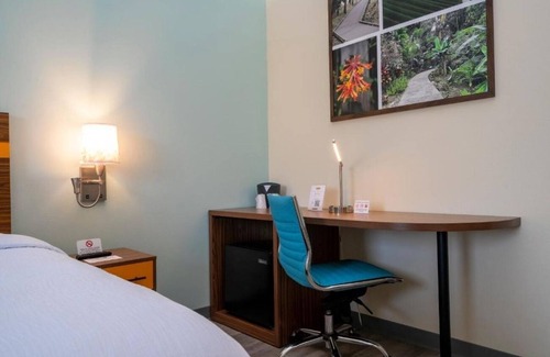 Florida Central Atlantic Coast Hotel | Theme Park Getaway! Pool, Minutes to Universal, Premium Outlets, SeaWorld