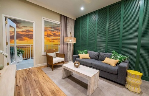 Bay Lake Hotel | Theme Park Paradise: Pet-friendly Accommodation with Free Breakfast and Shuttle!
