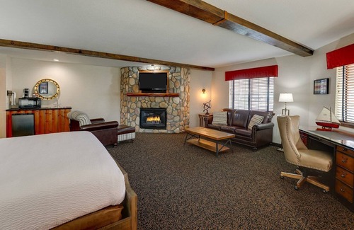 Peoria Hotel | Theme Suite w/Fireplace & Dry Bar! Stoney Creek Peoria | 2 Units