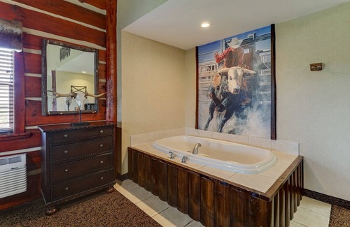 Columbia Hotel | Theme Suite w/Whirlpool & Fireplace! Stoney Creek Columbia | 2 Units