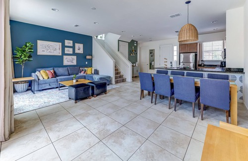 Kissimmee House | Themed home - Private Spa and Patio - 5 mins to Disney - Walk to Old Town