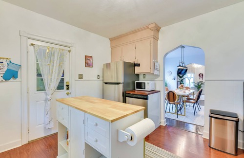 Niagara Falls House | Themed New York Home ~ 2 Mi to Niagara Falls!