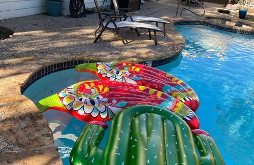 North Central Thousand Oaks House | theOAKloft-Heated Pool/HotTub- Games - Bring Fido- Memorable Experience
