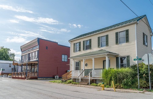Marthasville Bed & Breakfast | TheOutPostInn Bed&Breakfast - The Blue Victorian