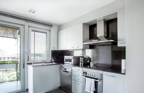 Sant Adria de Besos Apartment | There are many different sides to Barcelona. You’ll find the best of them right here.