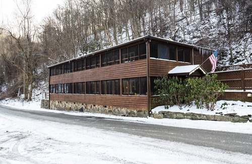 Elkins Cabin | TheRiverFrontResort*6Rooms*sleeps20*40Min>Timb Mtn