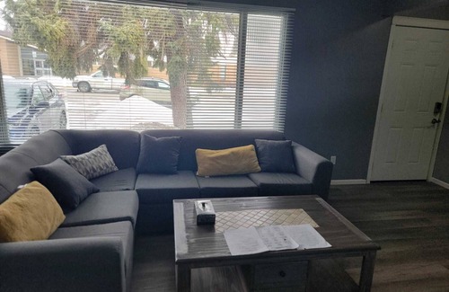 Saskatoon Downtown House | TheSunshine: Bright & Peaceful 2 Bedrm Main Floor Charcter Home