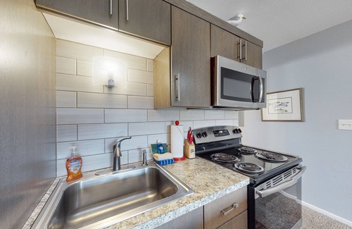Neskowin Condo | Third-floor beachfront condo with a balcony, full kitchen, & ocean views