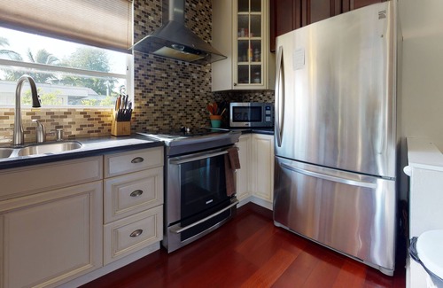 White St. Gallery House | Thirsty Mermaid - Large 4/3 Pool Home