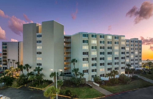Panama City Beach Condo | This 3rd floor studio condominium has been renovated and is perfect! With an incredible partial view of the beach it is hard to beat! Beautifully designed and decorated, this studio condo is clean and ready to go!