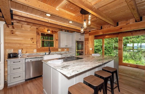 Townsend Cabin | This 5 bedroom 5 bath log cabin with spectacular views, secluded, & Hot-tub