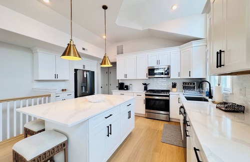 Sea Isle City House | This 6 bedroom/4.5 bath home is centrally positioned in a family friendly location