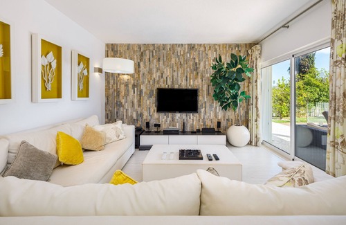 Vale do Lobo Villa | This amazing villa located at Quadradinhos with 4 bedrooms and 3 bathrooms. nn