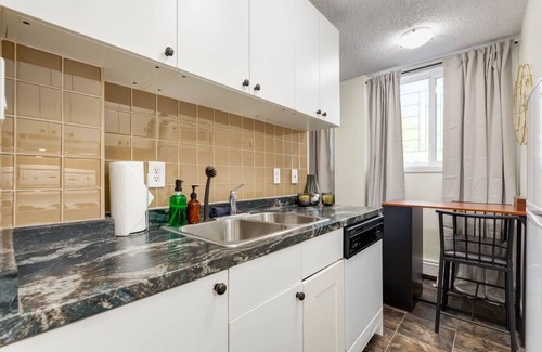 Crescent Heights Apartment | This apartment is a 1 bedroom(s), 1 bathrooms, located in Calgary, AB.