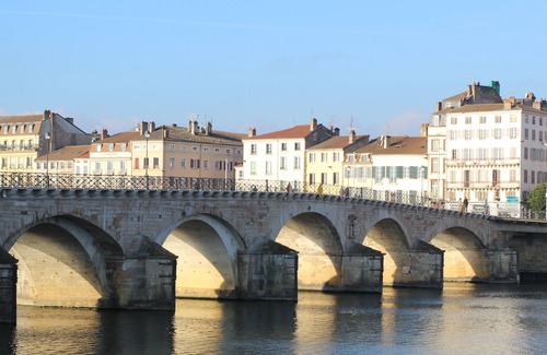 Macon Apartment | This apartment is a 1 bedroom(s), 1 bathrooms, located in Mâcon, Bourgogne-Franche-Comté.