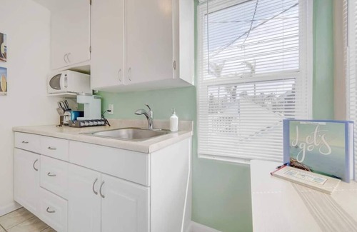 Central Mission Beach Apartment | This apartment is a 1 bedroom(s), 1 bathrooms, located in San Diego, CA.