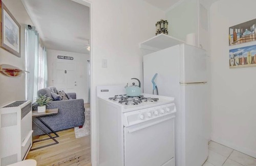 Central Mission Beach Apartment | This apartment is a 1 bedroom(s), 1 bathrooms, located in San Diego, CA.