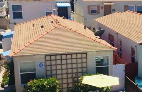 Central Mission Beach Apartment | This apartment is a 1 bedroom(s), 1 bathrooms, located in San Diego, CA.