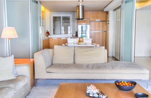Alsancak Apartment | This apartment is a 2 bedroom(s), 2.5 bathrooms, located in Konak, İzmir.