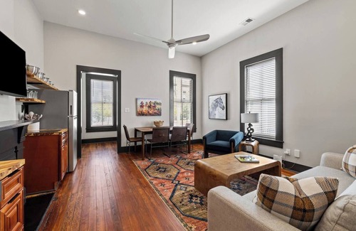 Frankfort Apartment | This apartment is a 2 bedroom(s), 1 bathrooms, located in Frankfort, KY.