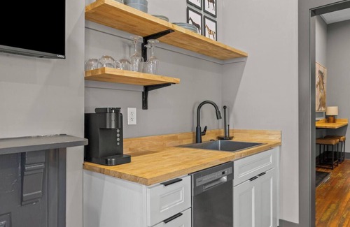 Frankfort Apartment | This apartment is a 2 bedroom(s), 1 bathrooms, located in Frankfort, KY.