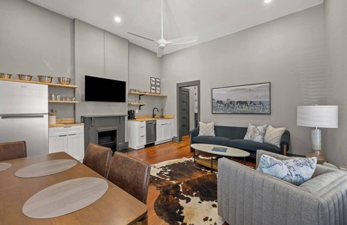 Frankfort Apartment | This apartment is a 2 bedroom(s), 1 bathrooms, located in Frankfort, KY.
