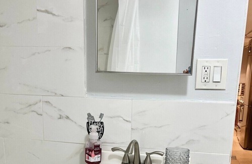 Williamsbridge Apartment | This apartment is a 2 bedroom(s), 1 bathrooms, located in The Bronx, NY.