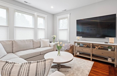 Beaver Hills Apartment | This apartment is a 5 bedroom(s), 5 bathrooms, located in New Haven, CT.