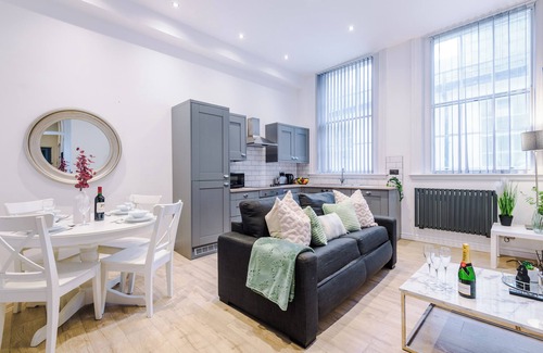 Liverpool City Centre Apartment | This apartment is a 2 bedroom(s), 1 bathrooms, located in Liverpool, .