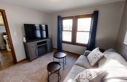 Indianapolis Apartment | This apartment is a 1 bedroom(s), 1 bathrooms, located in Indianapolis, IN.